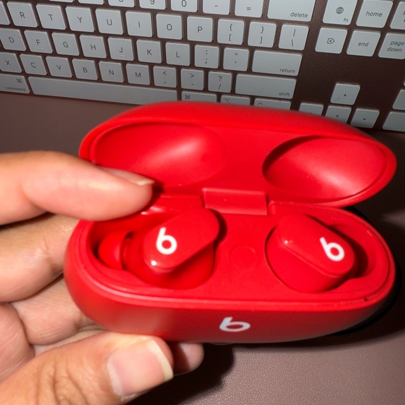 Beats by Dre Red Earbud Headphones - Picture 4 of 7